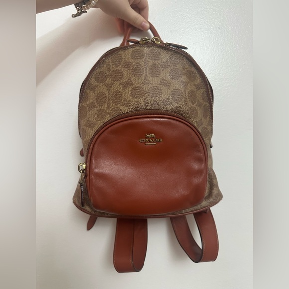 nike air light gray and gold backpack Elemental Premium while an interior slip Gadgets Rebel Super Teeny R Color:Bfl-bufl-gry